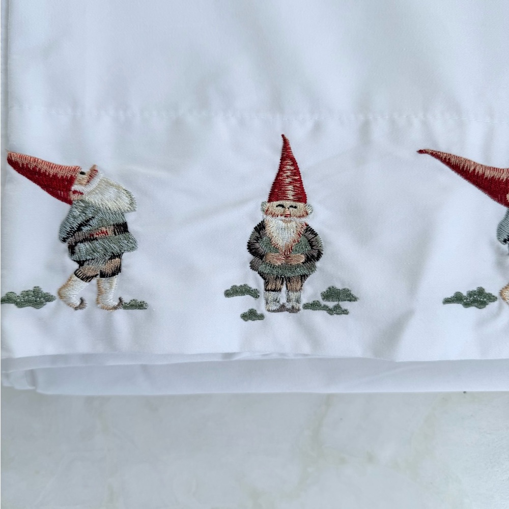 Cuddledown embroidered Christmas gnome white cotton flat sheet + 2 pillow cases